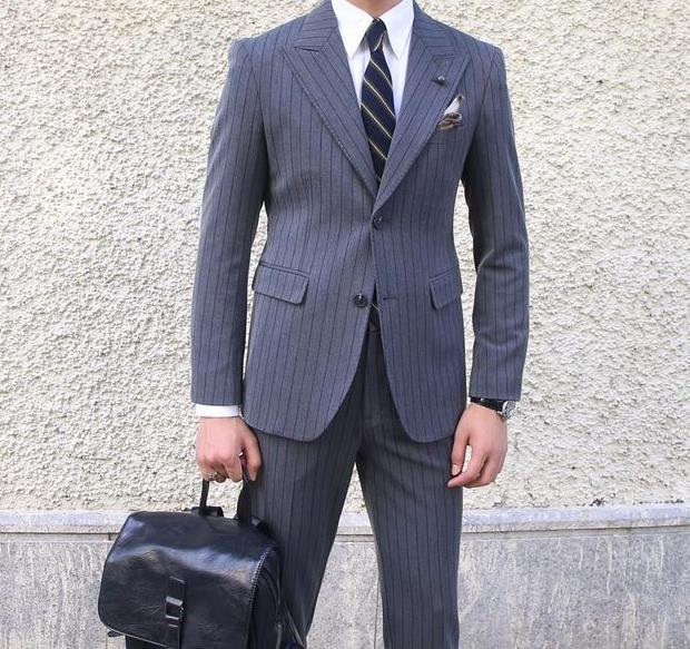 西服定做的過(guò)程涉及到多個(gè)重要的環(huán)節(jié)和步驟，